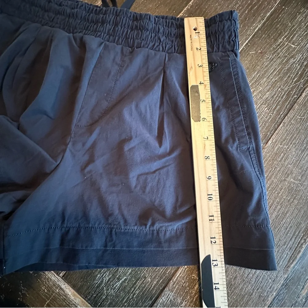 CALIA by Carrie Underwood Blue Journey High Rise Smocked Waistband Shorts Medium